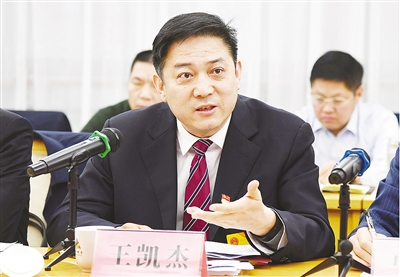 访省人大代表,源汇区委副书记,区长王凯杰